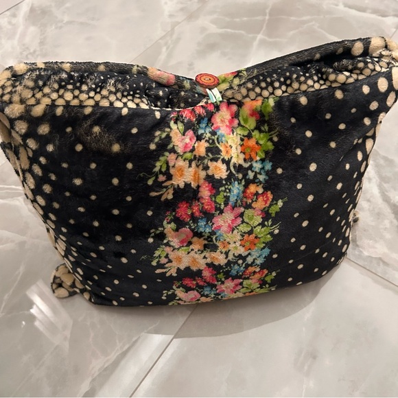 💕 JOHNNY WAS WILLA TRAVEL BLANKET Floral dotted pattern and flourishing blooms - Picture 9 of 10